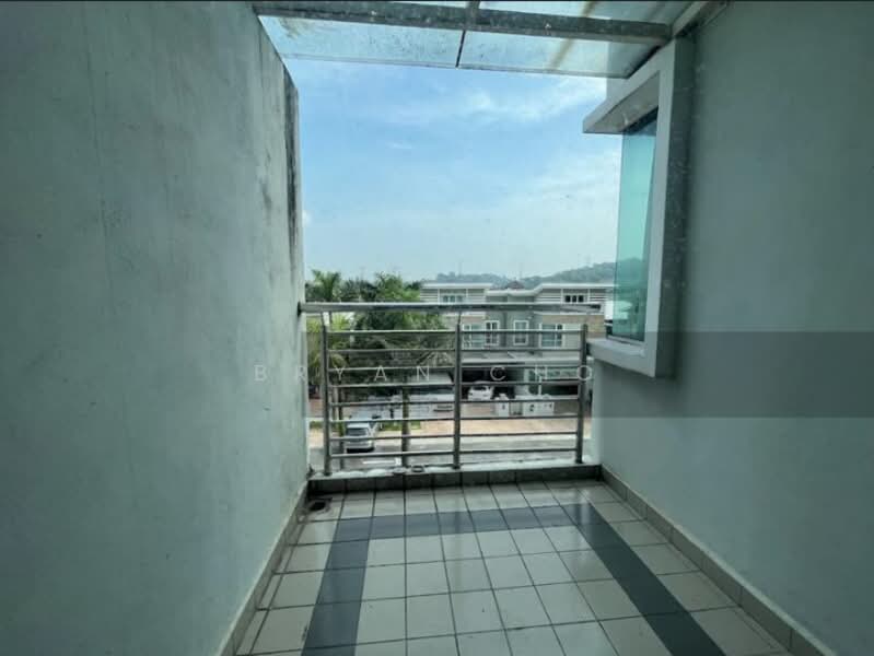 Rumah Teres 3.5 Tingkat untuk Dijual di Seri Kembangan (Selangor) - Bryan Cho - Balcony - PropertyGuru.com.my