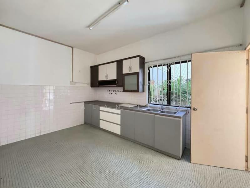 Semi-Detached House for Sale in Taman Nong Chik (Johor Bahru) - Alan Tia - Kitchen - PropertyGuru.com.my