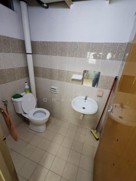 Rumah Bandar untuk Disewa di Bandar Putra Bertam (Kepala Batas) - AfiqHamzah . - Bathroom - PropertyGuru.com.my