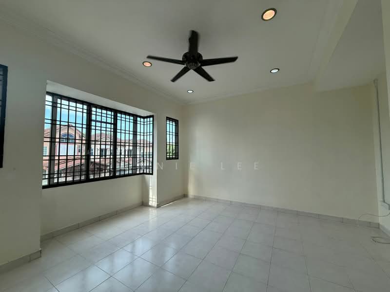 2-storey Terraced House for Sale at Taman Sri Pulai Perdana - Annie Lee - Living Room - PropertyGuru.com.my
