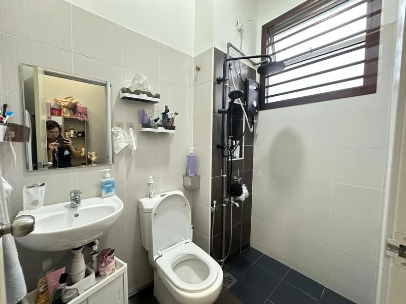 Rumah Teres 2 Tingkat untuk Dijual di Taman Mount Austin (Tebrau) - Karl Lim - Bathroom - PropertyGuru.com.my