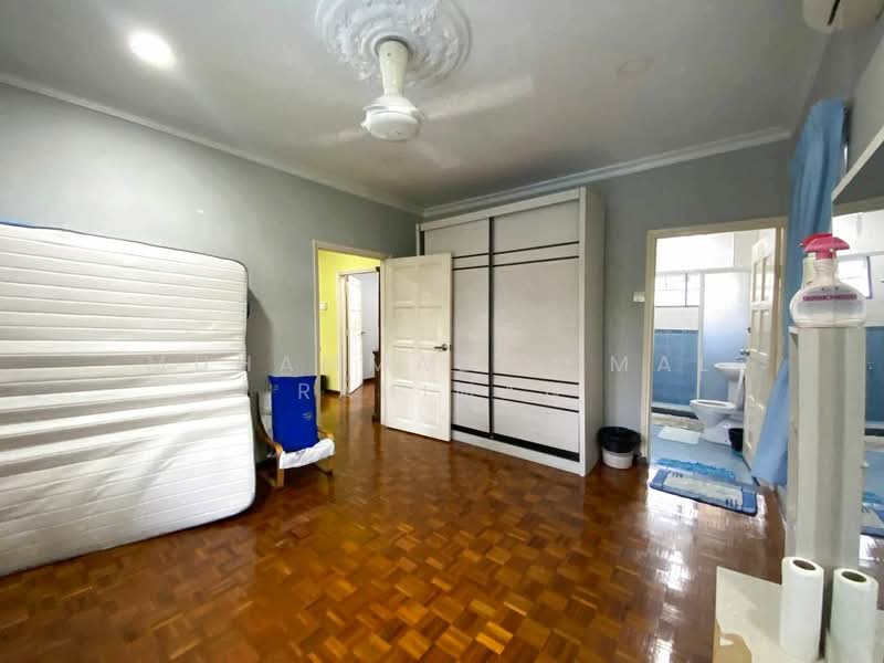 Bungalow for Sale in Seksyen 6 (Shah Alam) - Muhammad Iqmal Rahiman - Bedroom - PropertyGuru.com.my