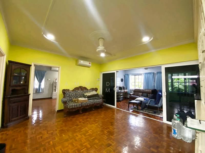 Bungalow for Sale in Seksyen 6 (Shah Alam) - Muhammad Iqmal Rahiman - Living Room - PropertyGuru.com.my