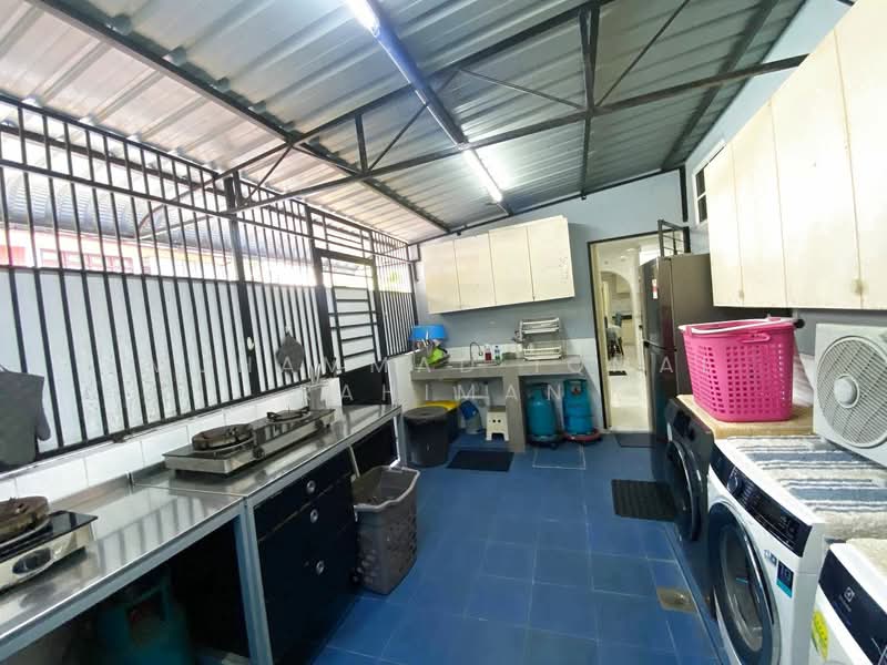 Bungalow for Sale in Seksyen 6 (Shah Alam) - Muhammad Iqmal Rahiman - Kitchen - PropertyGuru.com.my