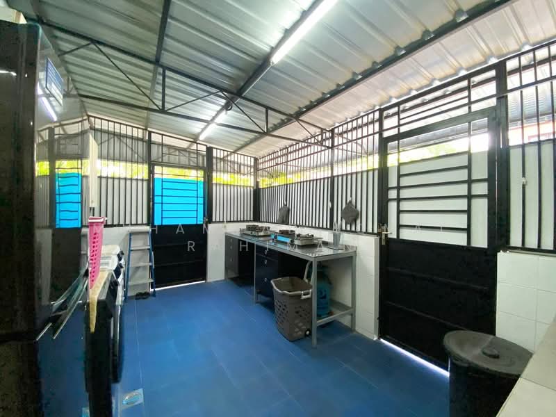Bungalow for Sale in Seksyen 6 (Shah Alam) - Muhammad Iqmal Rahiman - Kitchen - PropertyGuru.com.my