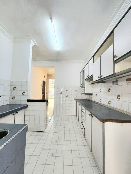 Rumah Teres 2 Tingkat untuk Dijual di Seksyen 3, Bandar Kinrara (Puchong) - Prem Kumar - Kitchen - PropertyGuru.com.my
