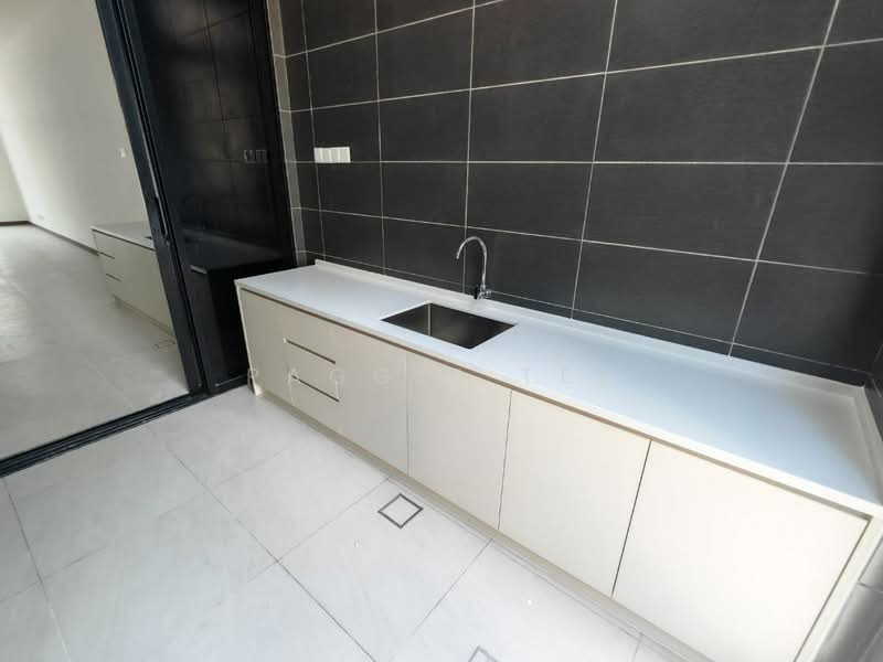 2-storey Terraced House for Sale in Puteri Harbour (Iskandar Puteri (Nusajaya)) - Paggie Tee - Kitchen - PropertyGuru.com.my