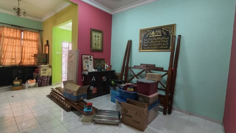 Rumah Teres 2 Tingkat untuk Dijual di Taman Damansara Aliff (Tampoi) - Jas Tay - Living Room - PropertyGuru.com.my