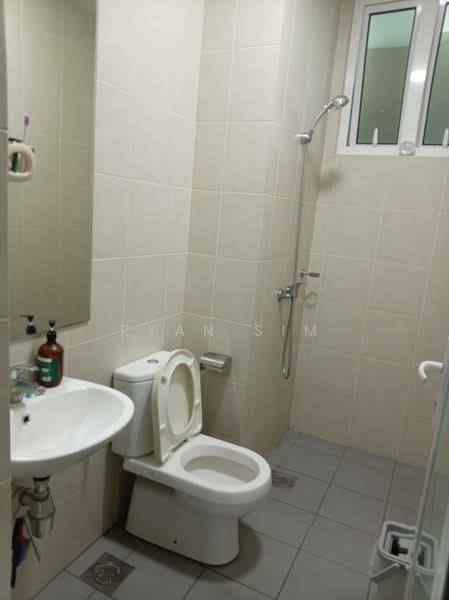 Kondominium untuk Disewa di Southbay Plaza - Ryan Sim - Bathroom - PropertyGuru.com.my