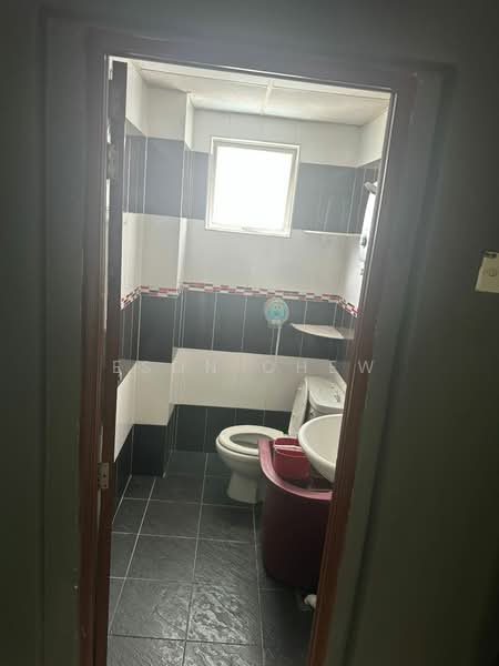Condominium for Sale at D'Casa Condominium - Eson Chew - Bathroom - PropertyGuru.com.my