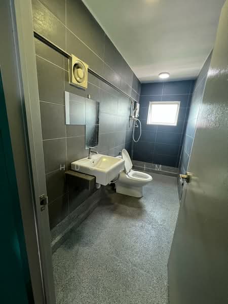 Kondominium untuk Disewa di Arte Subang West - Hugo Lim - Bathroom - PropertyGuru.com.my