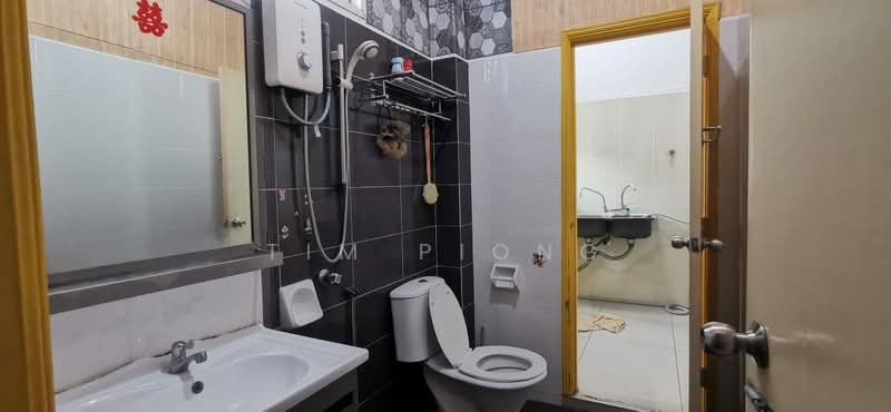 2-storey Terraced House for Sale in Taman Paya Rumput Utama (Paya Rumput) - Tim Piong - Bathroom - PropertyGuru.com.my