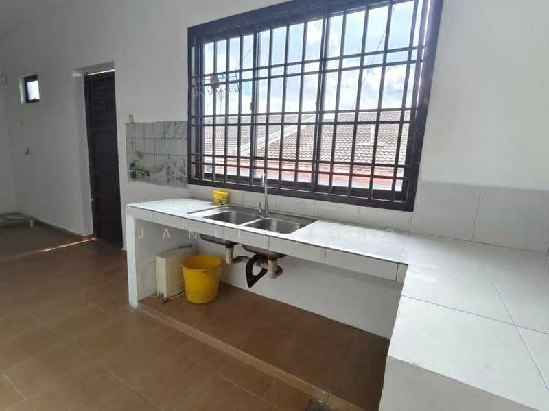 1-storey Terraced House for Sale in Bandar Selesa Jaya (Skudai) - Janlly Jong - Kitchen - PropertyGuru.com.my