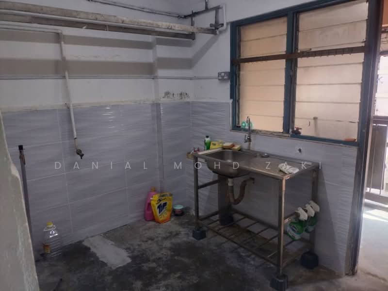 Flat for Sale at Perumahan Awam Sri Perak - Danial Mohd Zaki - Interior - PropertyGuru.com.my