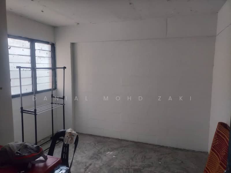 Flat for Sale at Perumahan Awam Sri Perak - Danial Mohd Zaki - Interior - PropertyGuru.com.my