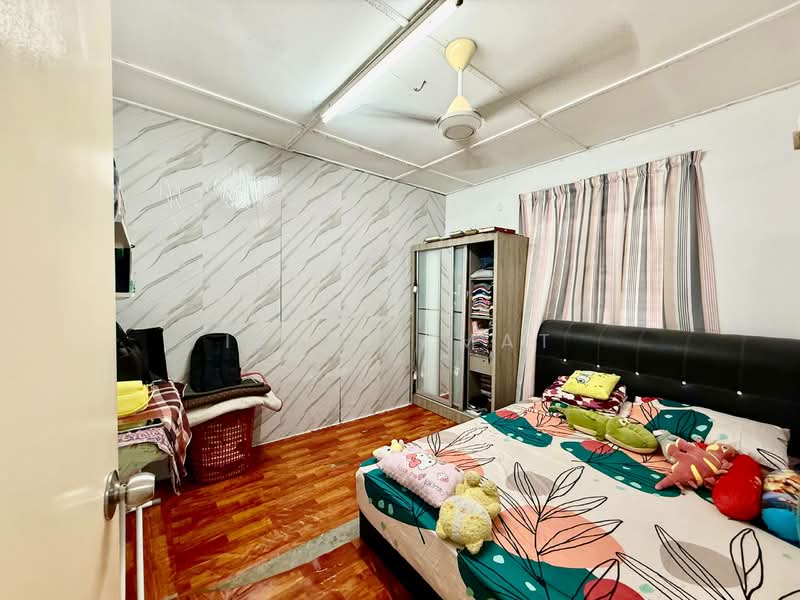 1-storey Terraced House for Sale in Bandar Kinrara (Selangor) - Izzati Mat - Bedroom - PropertyGuru.com.my
