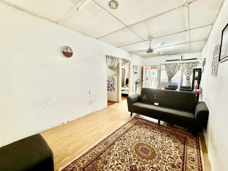 1-storey Terraced House for Sale in Bandar Kinrara (Selangor) - Izzati Mat - Living Room - PropertyGuru.com.my