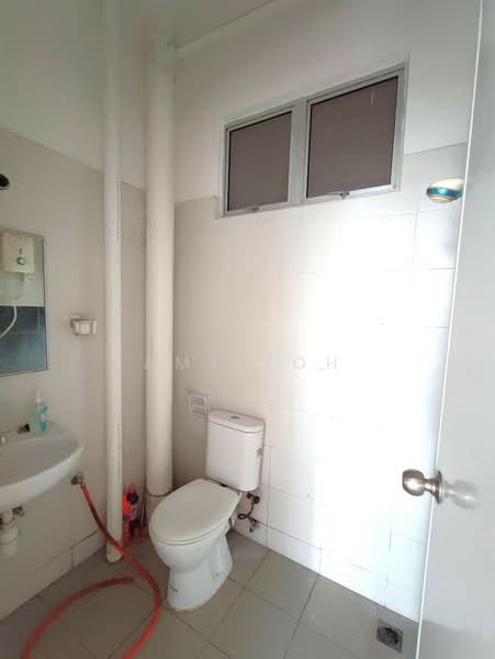Apartment for Sale at Idaman Iris - Amy Toh - Bathroom - PropertyGuru.com.my