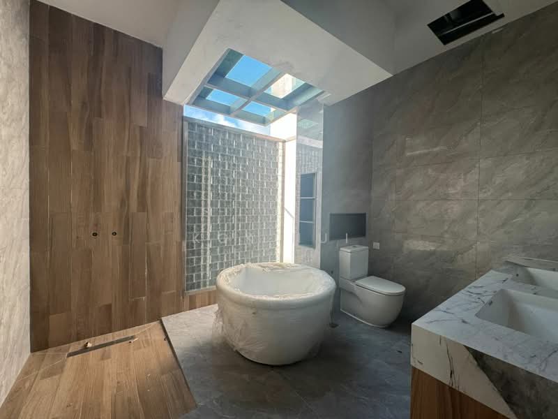 Semi-Detached House for Sale in Lenang Heights (Johor Bahru) - Kok Hui - Bathroom - PropertyGuru.com.my