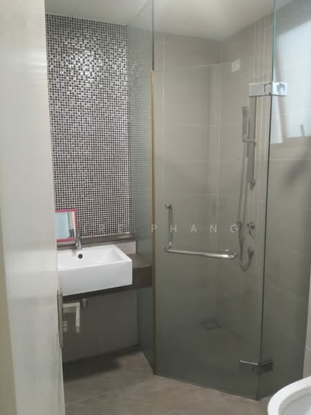 Servis Apartment untuk Dijual di Nova Saujana - Homer Phang - Bathroom - PropertyGuru.com.my