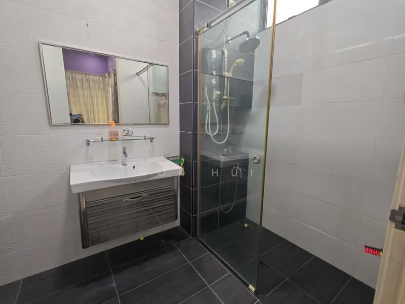 Cluster House for Sale in Setia Tropika (Johor Bahru) - Kok Hui - Bathroom - PropertyGuru.com.my