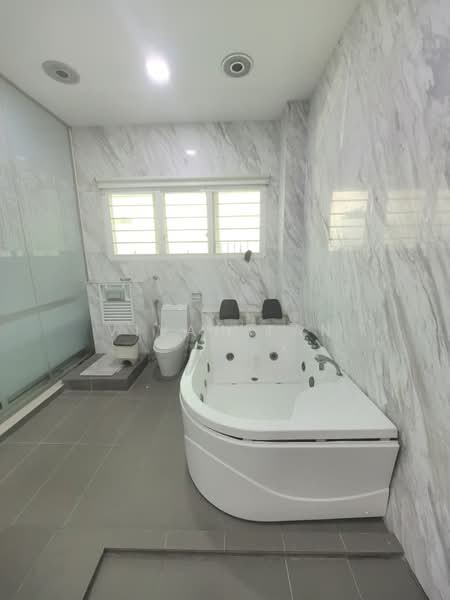 Semi-Detached House for Sale in Bandar Bukit Tinggi 2 (Klang) - Vivan Tan - Bathroom - PropertyGuru.com.my