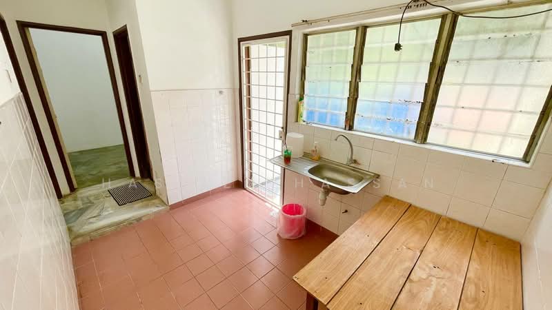 2.5-storey Terraced House for Sale in Seri Kembangan (Selangor) - Hasliza Hassan - Kitchen - PropertyGuru.com.my