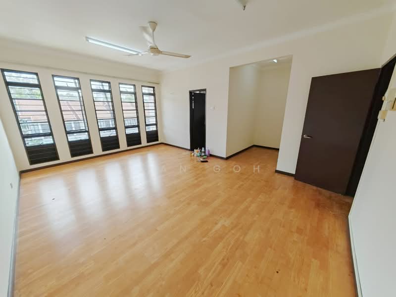2.5-storey Terraced House for Sale in Bandar Kinrara Seksyen 5 (Bandar Kinrara) - Evan Goh - Living Room - PropertyGuru.com.my
