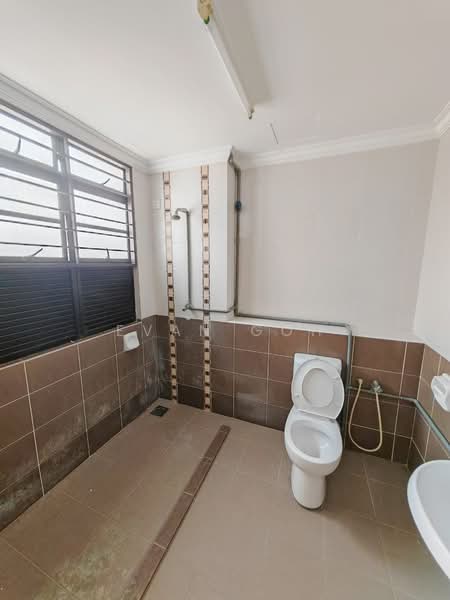2.5-storey Terraced House for Sale in Bandar Kinrara Seksyen 5 (Bandar Kinrara) - Evan Goh - Bathroom - PropertyGuru.com.my