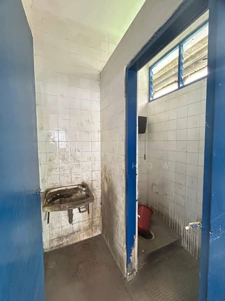 Semi-D Factory for Sale in Kawasan Perindustrian Menglembu (Ipoh) - Aico Chow - Bathroom - PropertyGuru.com.my