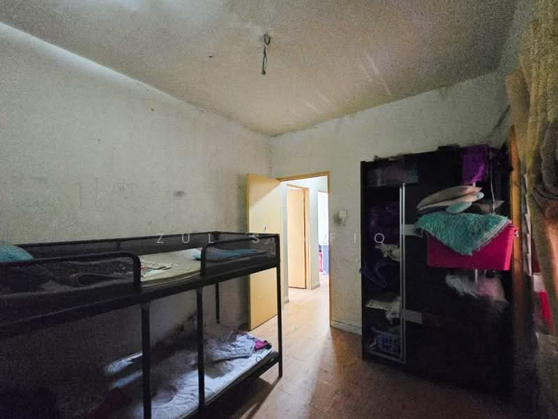 Apartment for Sale at Intana Ria 3 - Zul Syafiq - Bedroom - PropertyGuru.com.my