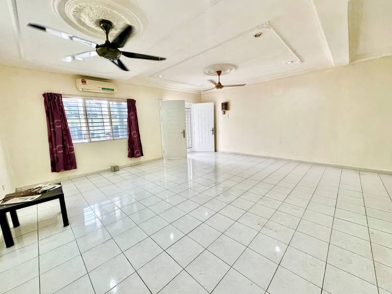 Rumah Teres untuk Dijual di Klang (Selangor) - Syahrim Naim - Living Room - PropertyGuru.com.my