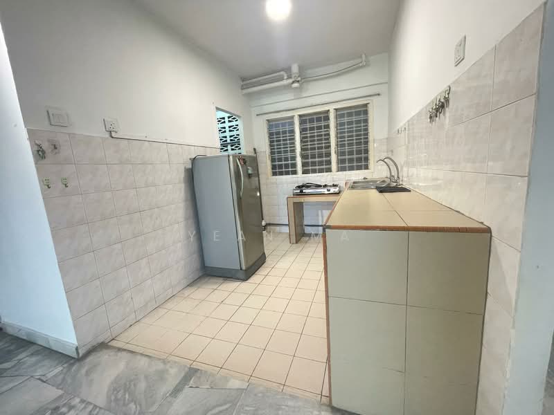 Condominium for Sale at Pelangi Indah Condominium - Yean Ma - Kitchen - PropertyGuru.com.my