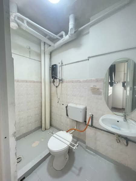 Condominium for Sale at Pelangi Indah Condominium - Yean Ma - Bathroom - PropertyGuru.com.my