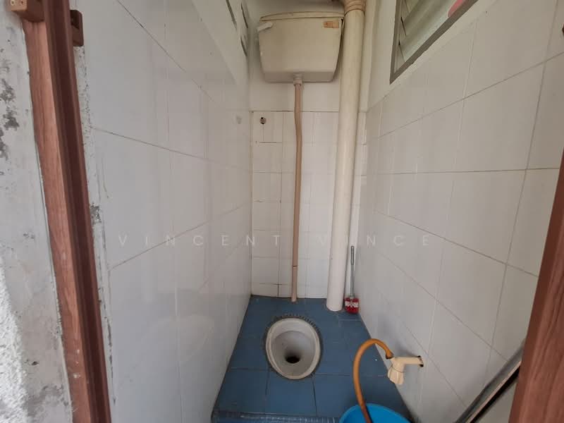Flat for Sale at Flat Mahkota Cheras (L1 L2 L3 L4 L5) - Vincent Vince - Bathroom - PropertyGuru.com.my