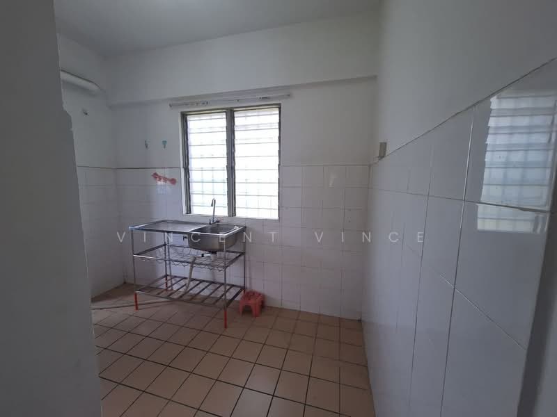 Flat for Sale at Flat Mahkota Cheras (L1 L2 L3 L4 L5) - Vincent Vince - Kitchen - PropertyGuru.com.my