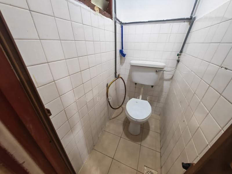 1-storey Terraced House for Sale in Jalan Klang Lama (Old Klang Road) (Kuala Lumpur) - Bobo Lee - Bathroom - PropertyGuru.com.my