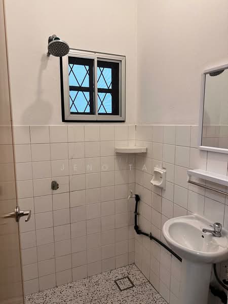 Rumah Teres 1 Tingkat untuk Disewa di Kuching (Sarawak) - Jeno Tan - Bathroom - PropertyGuru.com.my