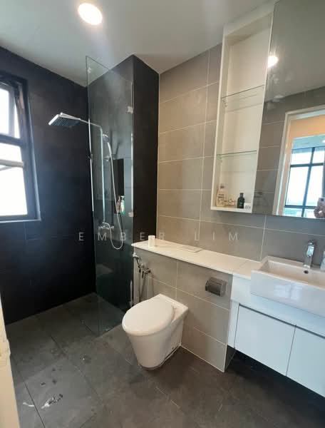 Servis Apartment untuk Disewa di Setia Sky 88 - Ember Lim - Bathroom - PropertyGuru.com.my