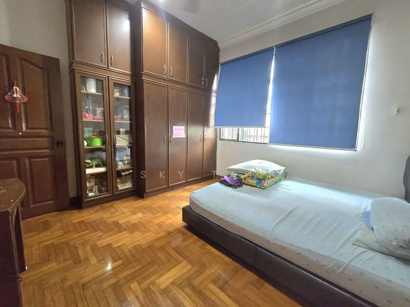 Semi-Detached House for Sale in Taman Molek (Johor Bahru) - Sky Tan - Bedroom - PropertyGuru.com.my