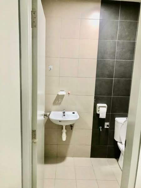 Service Residence for Rent at SkyLake Residence - Derrick Yeong - Bathroom - PropertyGuru.com.my