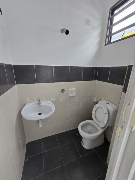 Rumah Teres 2 Tingkat untuk Dijual di Semenyih Parklands (Beranang) - Kimmy Chua - Bathroom - PropertyGuru.com.my
