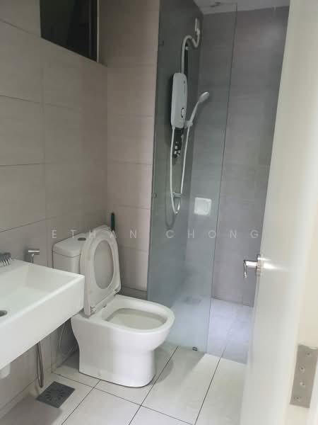 Servis Apartment untuk Disewa di Gravit8, Klang - Ethan Chong - Bathroom - PropertyGuru.com.my