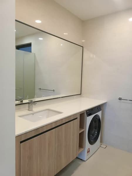 Service Residence for Sale at 10 Stonor - Jaden Yong - Bathroom - PropertyGuru.com.my