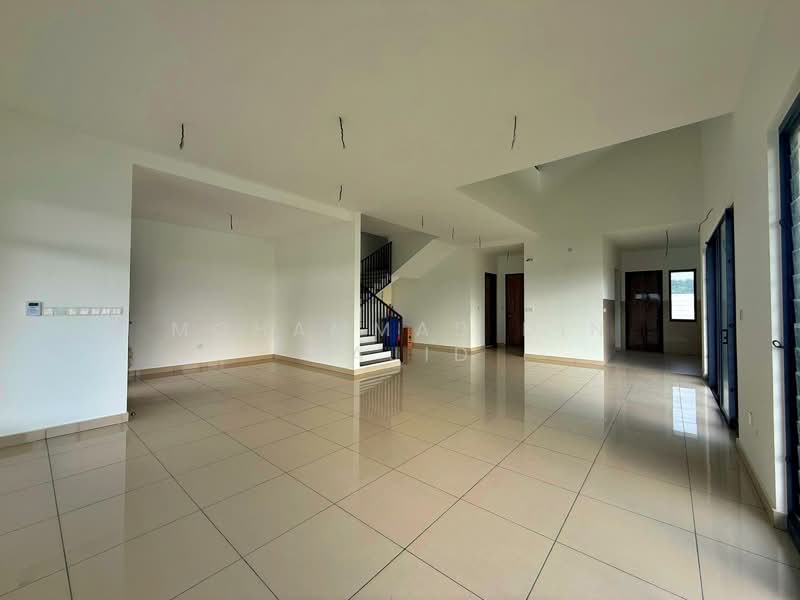 Rumah Berkembar untuk Dijual di Elmina (Shah Alam) - Mohammad Din Majid - Living Room - PropertyGuru.com.my