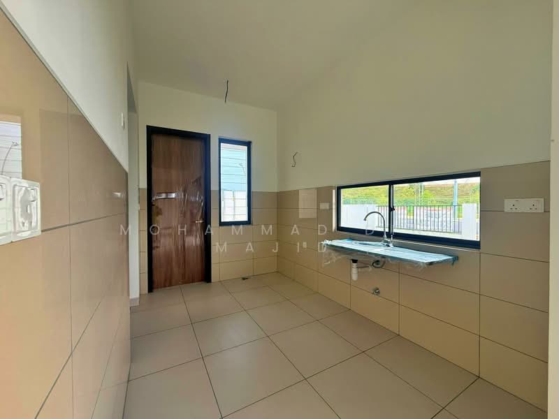 Rumah Berkembar untuk Dijual di Elmina (Shah Alam) - Mohammad Din Majid - Kitchen - PropertyGuru.com.my