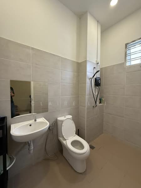 Semi-Detached House for Sale in Kelapa Sawit (Kulai) - Claire Lai - Bathroom - PropertyGuru.com.my