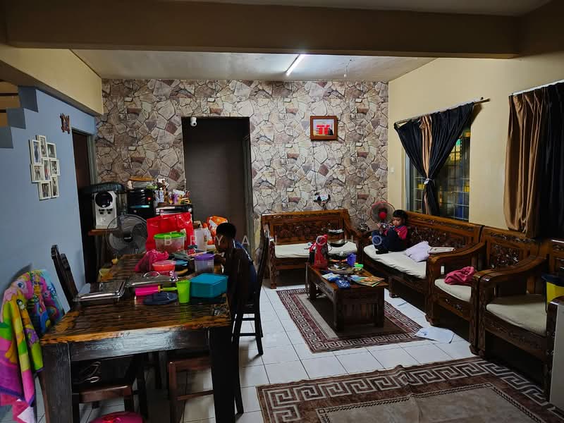 2-storey Terraced House for Sale in Taman Puncak Jalil (Seri Kembangan) - Bryan Cho - Living Room - PropertyGuru.com.my