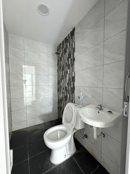 Semi-Detached House for Sale in Kampung Mahmoodiah (Johor Bahru) - Claire Lai - Bathroom - PropertyGuru.com.my