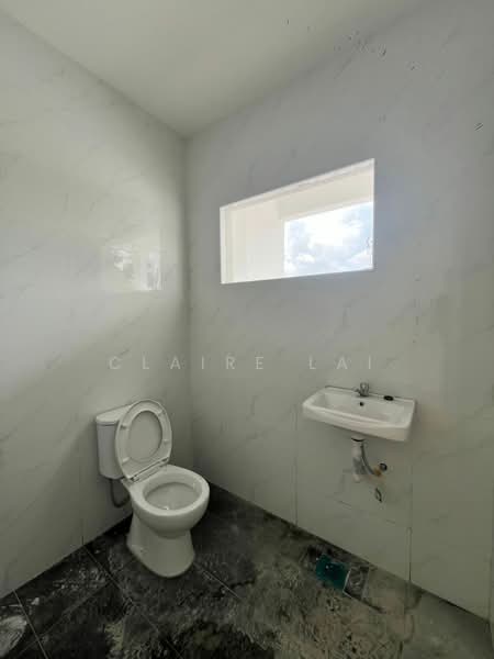 2-storey Terraced House for Sale in Taman Sri Putri (Kulai) - Claire Lai - Bathroom - PropertyGuru.com.my
